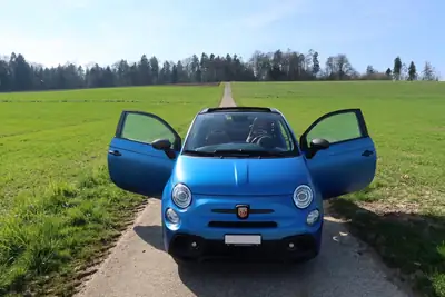 FIAT 595 Abarth Competizione Cabriolet — Turbo 180 ch, freins Brembo, finition collector — Heckansicht