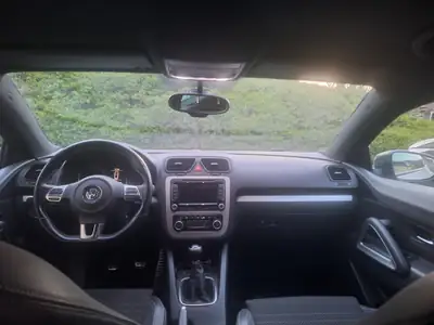 VW Scirocco 1.4 TSI — Coupé sportif compact, fraîchement révisé — Armaturenbrett