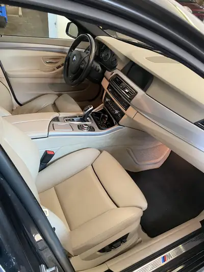 BMW 535d Touring Steptronic — Break diesel performant, 163 000 km, sans sinistre — tableau de bord