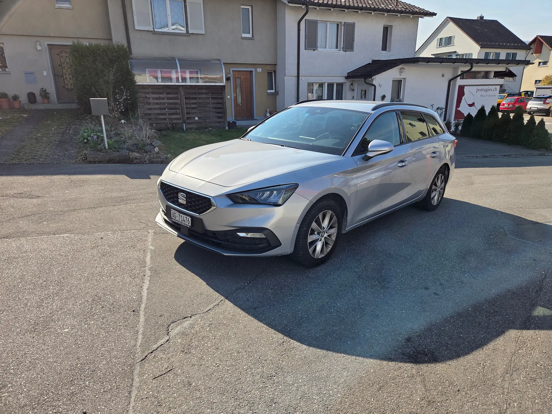 SEAT Leon ST 2.0 TDI EVO — Break diesel efficace, attelage neuf et 8 pneumatiques — vue extérieure