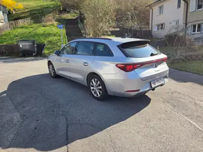 SEAT Leon ST 2.0 TDI EVO — Break diesel efficace, attelage neuf et 8 pneumatiques — arrière