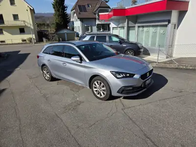 SEAT Leon ST 2.0 TDI EVO — Break diesel efficace, attelage neuf et 8 pneumatiques — côté
