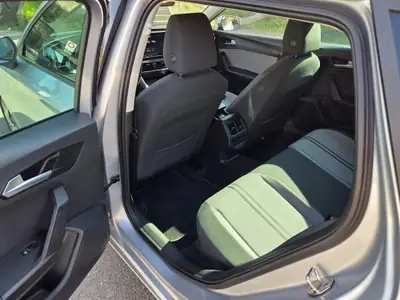 SEAT Leon ST 2.0 TDI EVO — Break diesel efficace, attelage neuf et 8 pneumatiques — détail