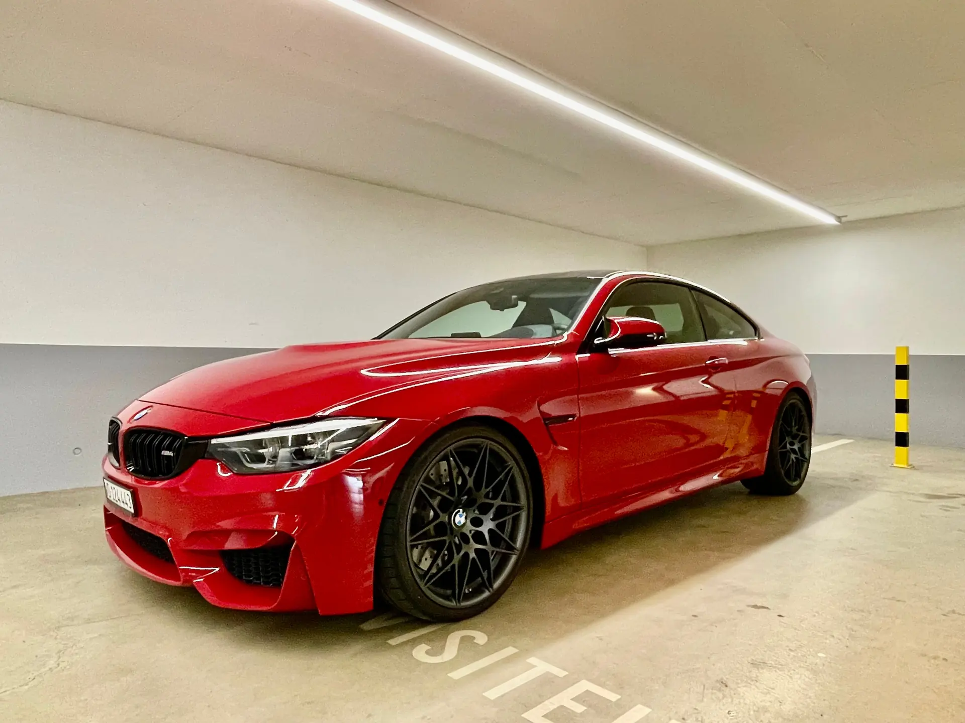 BMW M4 Heritage Limited Edition — Coupé sportif 450 ch, 10 000 km seulement — Außenansicht