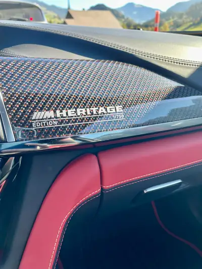 BMW M4 Heritage Limited Edition — Coupé sportif 450 ch, 10 000 km seulement — Heckansicht