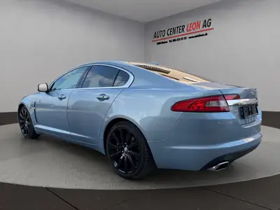 Jaguar XF 3.0 V6 Premium Luxury — Berline British Premium, 238 ch dynamiques — Innenraum