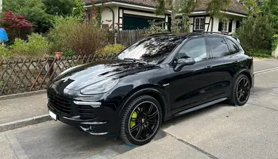 Porsche Cayenne S E-Hybrid Platinum Edition — SUV hybride rechargeable haute performance, 155'000 km — exterior view
