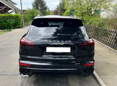Porsche Cayenne S E-Hybrid Platinum Edition — SUV hybride rechargeable haute performance, 155'000 km — dashboard