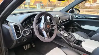 Porsche Cayenne S E-Hybrid Platinum Edition — SUV hybride rechargeable haute performance, 155'000 km — Thumbnail 9