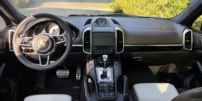 Porsche Cayenne S E-Hybrid Platinum Edition — SUV hybride rechargeable haute performance, 155'000 km — Thumbnail 8