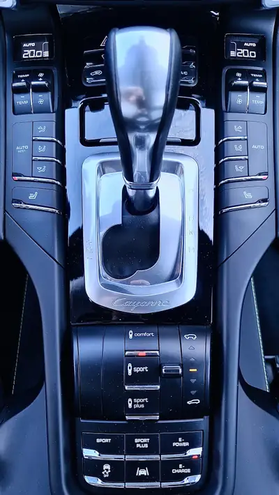 Porsche Cayenne S E-Hybrid Platinum Edition — SUV hybride rechargeable haute performance, 155'000 km — Thumbnail 14