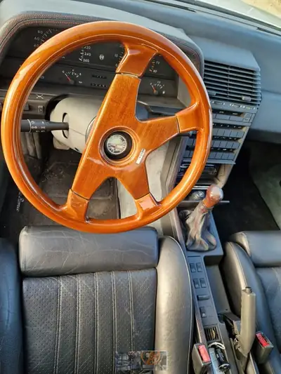 Alfa Romeo 164 Quadrifoglio Verde 1992 — Berline italienne de prestige, moteur 3.0L — côté