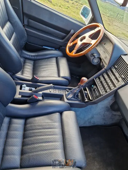 Alfa Romeo 164 Quadrifoglio Verde 1992 — Berline italienne de prestige, moteur 3.0L — vue extérieure