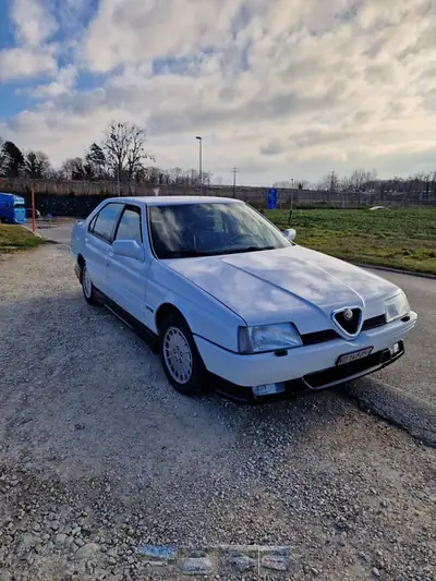 Alfa Romeo 164 Quadrifoglio Verde 1992 — Berline italienne de prestige, moteur 3.0L — détail