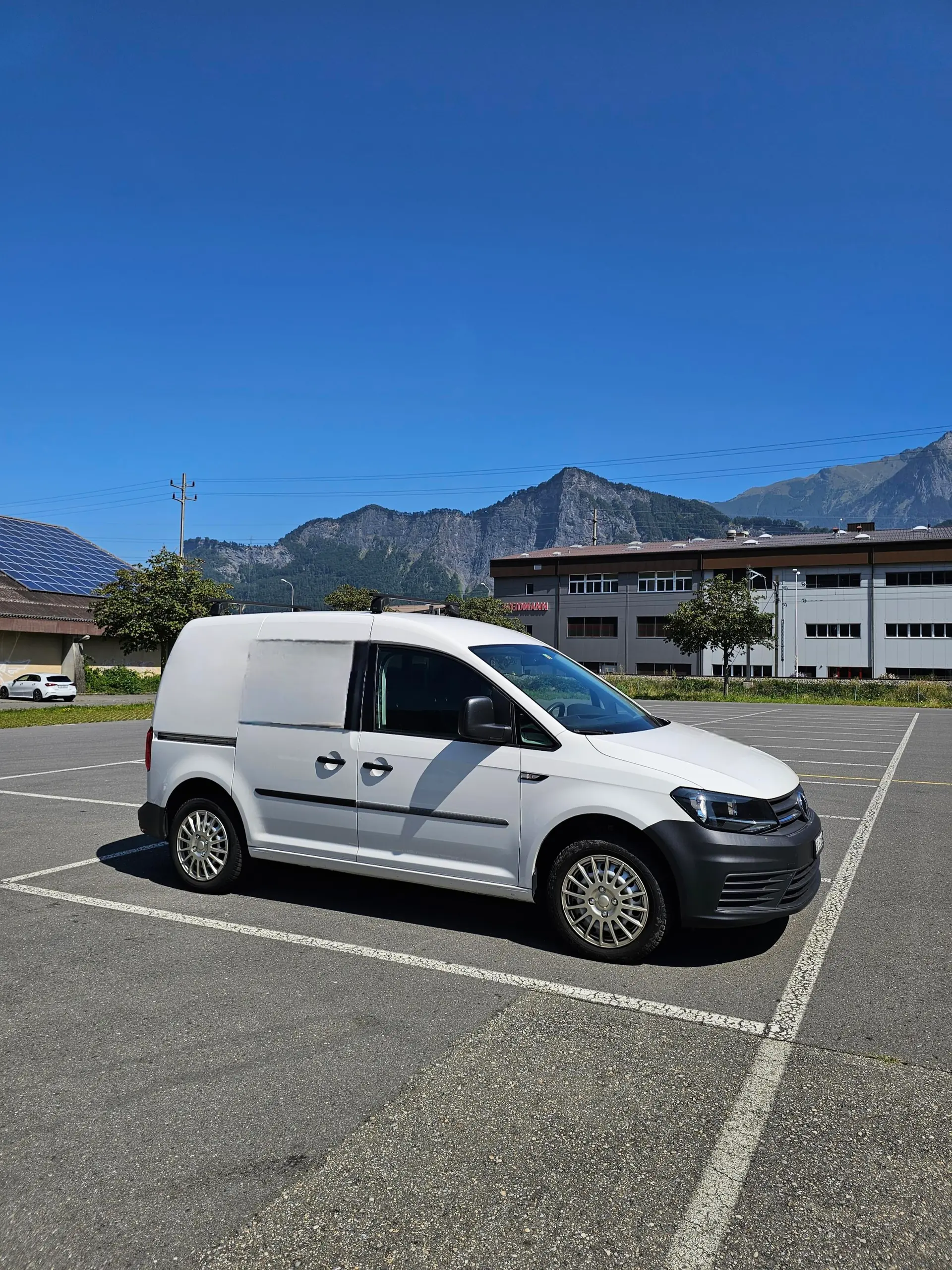 VW Caddy 1.4 TSI BlueMotion — Utilitaire compact polyvalent, équipé professionnel — vista esterna