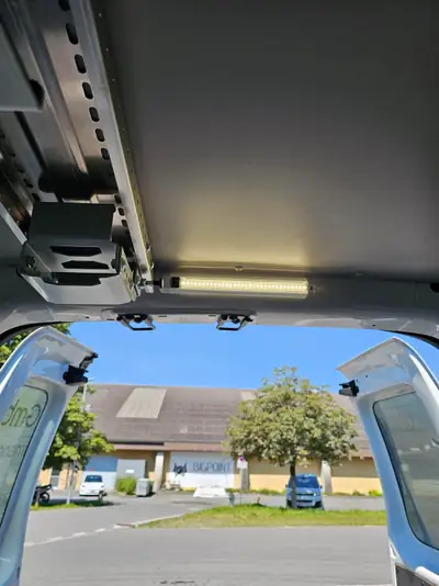 VW Caddy 1.4 TSI BlueMotion — Utilitaire compact polyvalent, équipé professionnel — Miniatura 7