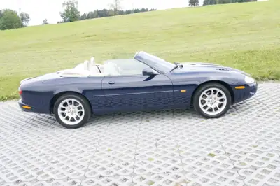 Jaguar XK XKR S/C Convertible 2000 — Cabriolet sportif anglais d'exception, 67 000 km — arrière