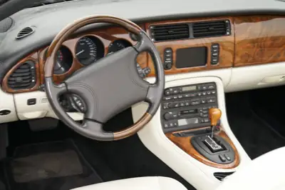 Jaguar XK XKR S/C Convertible 2000 — Cabriolet sportif anglais d'exception, 67 000 km — côté
