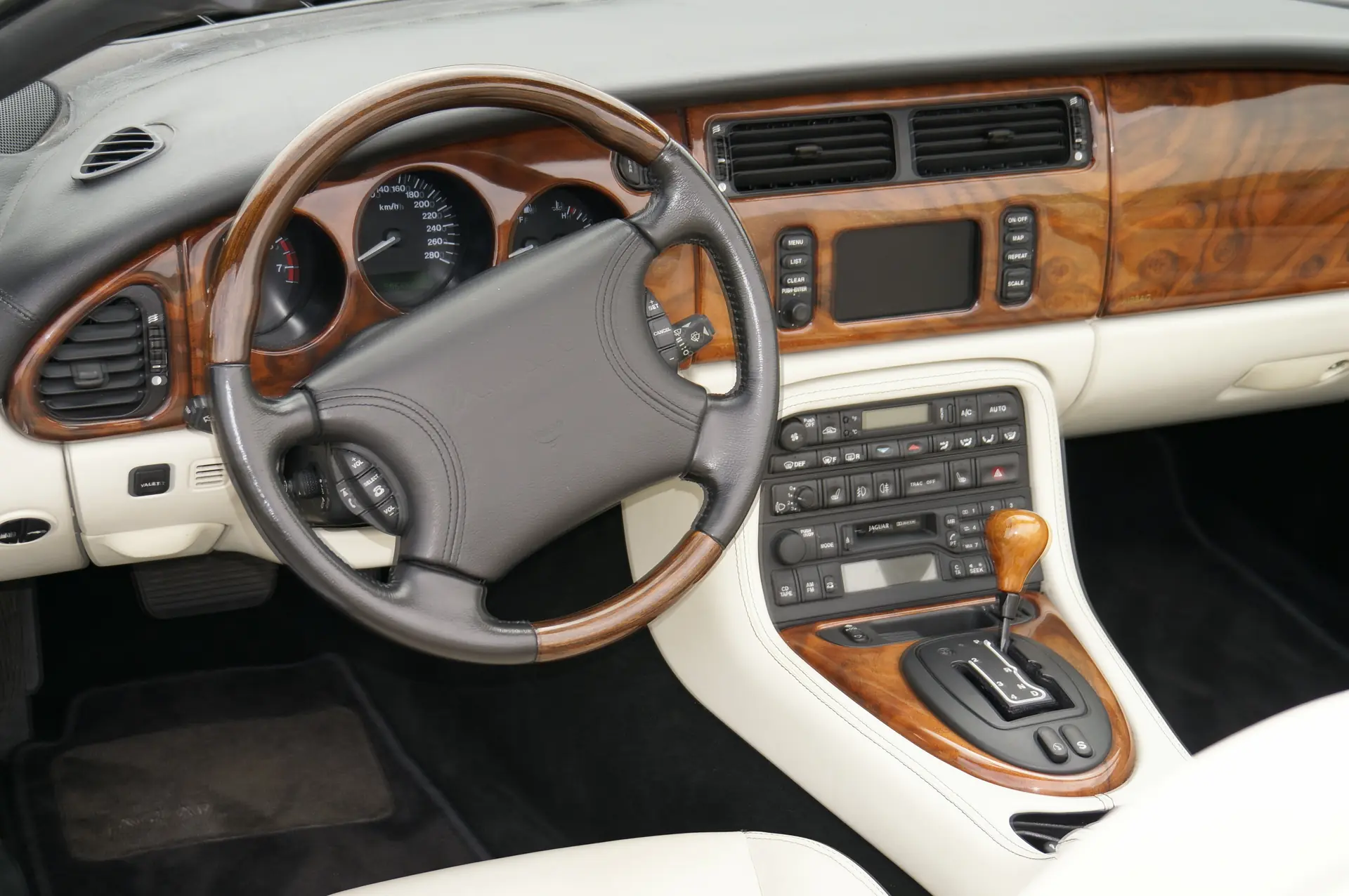 Jaguar XK 2000 occasion Appenzell — 2