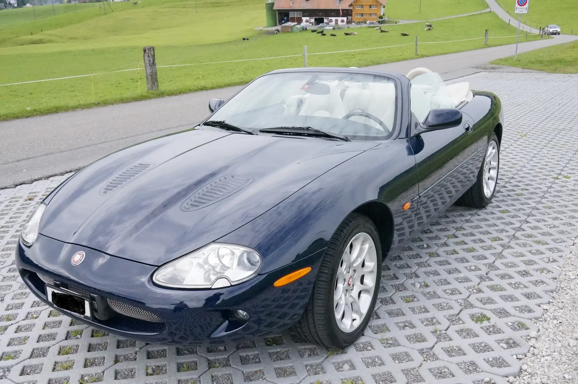Jaguar XK XKR S/C Convertible 2000 — Cabriolet sportif anglais d'exception, 67 000 km