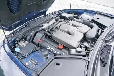 Jaguar XK XKR S/C Convertible 2000 — Cabriolet sportif anglais d'exception, 67 000 km — détail
