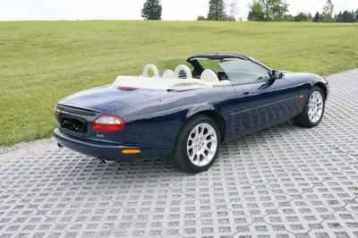 Jaguar XK XKR S/C Convertible 2000 — Cabriolet sportif anglais d'exception, 67 000 km — intérieur