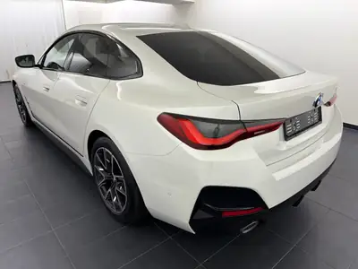BMW 420i G Coupé M Sport — Élégance sportive, première main avec garantie constructeur — side view