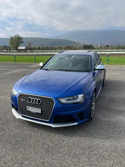 Audi RS4 Avant 4.2 FSI V8 quattro — Berline sport intégrale, 450 ch, entretien Audi complet — exterior view