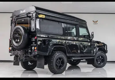 Land Rover Defender 110 Final Edition — L'icon britannique ultime, 70.000 CHF d'équipements premium — arrière