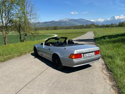 Mercedes-Benz SL 500 — Cabriolet prestige des années 90, 320 ch et seulement 111'300 km — fianco