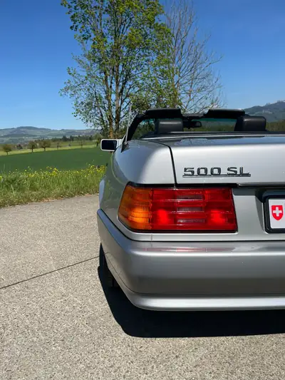 Mercedes-Benz SL 500 — Cabriolet prestige des années 90, 320 ch et seulement 111'300 km — interni
