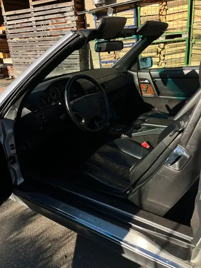 Mercedes-Benz SL 500 — Cabriolet prestige des années 90, 320 ch et seulement 111'300 km — Miniatura 10