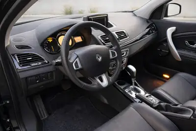Renault Mégane 3 Grandtour — Break diesel fiable, révision complète, 8 pneus — interior