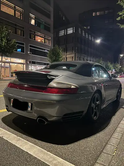 Porsche 911 Carrera 4 S Cabrio — Cabriolet sportif légendaire, 320 ch, transmission automatique — Heckansicht