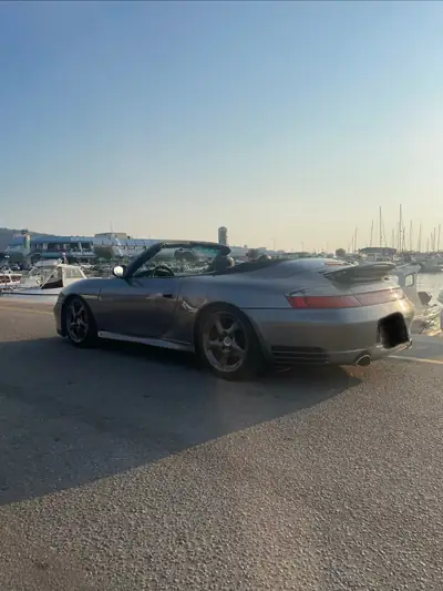 Porsche 911 Carrera 4 S Cabrio — Cabriolet sportif légendaire, 320 ch, transmission automatique — Außenansicht