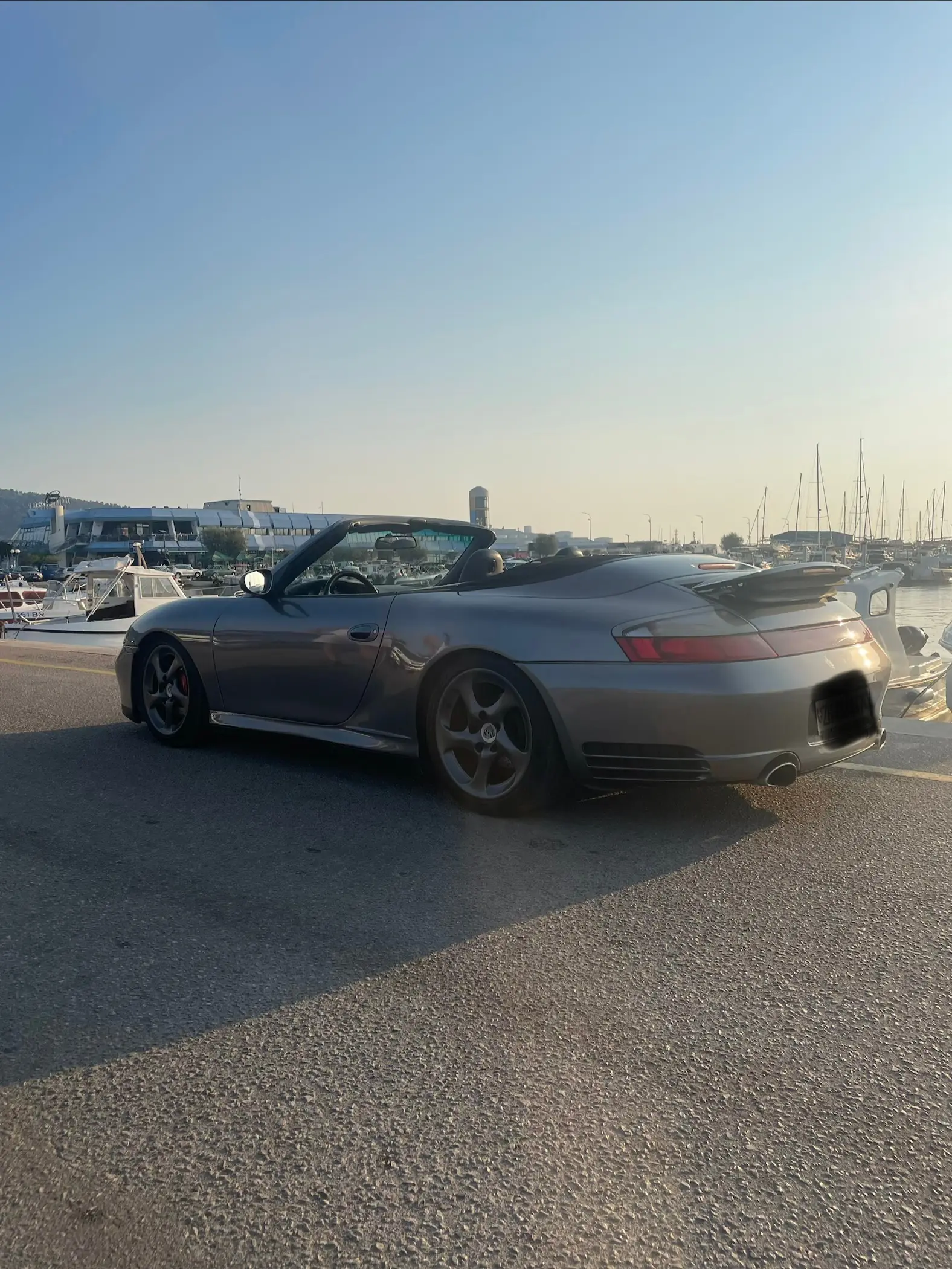 Porsche 911 Carrera 4 S Cabrio — Cabriolet sportif légendaire, 320 ch, transmission automatique — Außenansicht