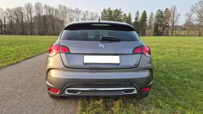 DS 4 2.0 Blue HDi Sport Chic — Diesel efficace, équipement premium, 107'000 km — tableau de bord