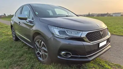 DS 4 2.0 Blue HDi Sport Chic — Diesel efficace, équipement premium, 107'000 km — intérieur