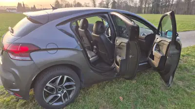 DS 4 2.0 Blue HDi Sport Chic — Diesel efficace, équipement premium, 107'000 km — Miniature 8