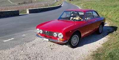 Alfa Romeo Giulia 1300 GT Junior 1975 — Coupé sportif vintage, historique sans sinistre — Außenansicht