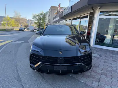 Lamborghini Urus E-Gear — Le SUV sportif italien à motorisation V8 essence — arrière