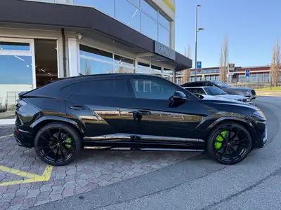 Lamborghini Urus E-Gear — Le SUV sportif italien à motorisation V8 essence — intérieur