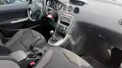 Peugeot 308 SW 1.6 Turbo Sport Pack — Monospace polyvalent, sans sinistre — Miniature 8