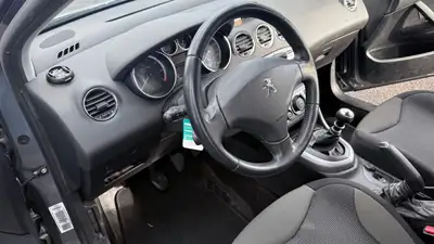 Peugeot 308 SW 1.6 Turbo Sport Pack — Monospace polyvalent, sans sinistre — Miniature 11