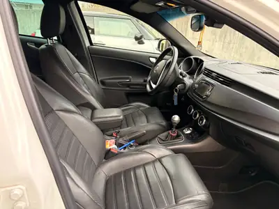 Alfa Romeo Giulietta 1.4 MultiAir Exclusive — Élégance italienne, motorisation efficace — Innenraum
