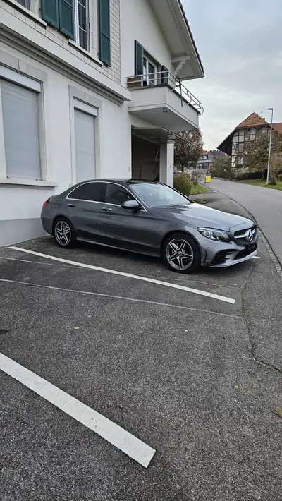 Mercedes-Benz C 200 Swiss Star AMG Line 4Matic — Berline élégante, hybride mild et rouage intégral — côté