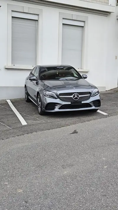 Mercedes-Benz C 200 Swiss Star AMG Line 4Matic — Berline élégante, hybride mild et rouage intégral — vue extérieure