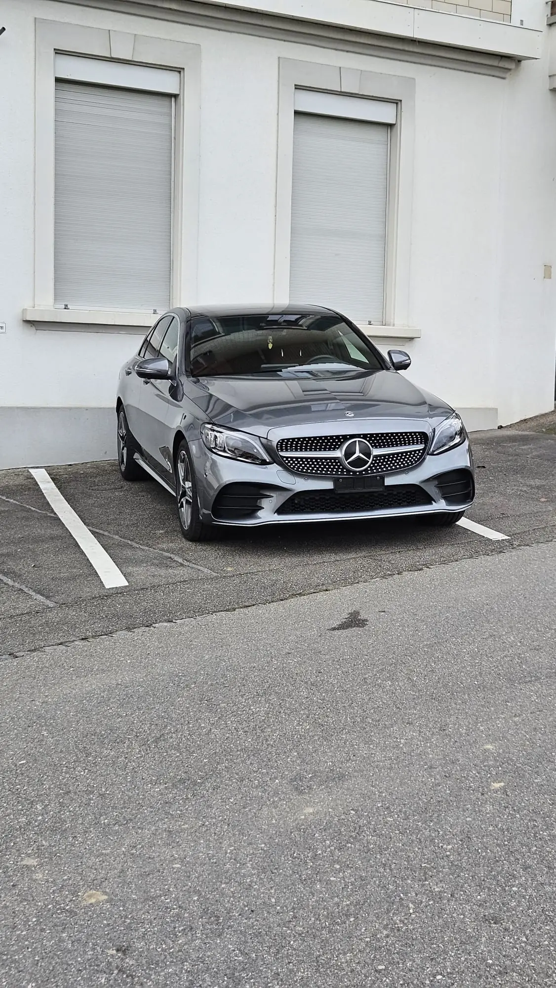 Mercedes-Benz C 200 Swiss Star AMG Line 4Matic — Berline élégante, hybride mild et rouage intégral — vue extérieure