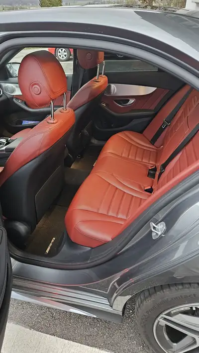 Mercedes-Benz C 200 Swiss Star AMG Line 4Matic — Berline élégante, hybride mild et rouage intégral — Miniature 7
