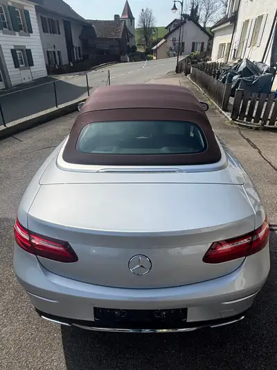 Mercedes-Benz E 220D Cabriolet — Élégance décapotable, motorisation diesel efficace — Armaturenbrett
